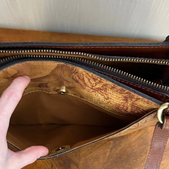 Patricia Nash Tan and Brown Shoulder Bag - Picture 6 of 16